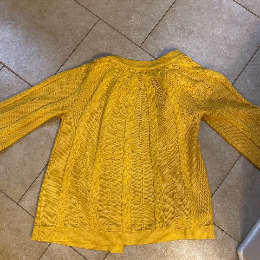 Yellow sweater - Picture 4 of 4